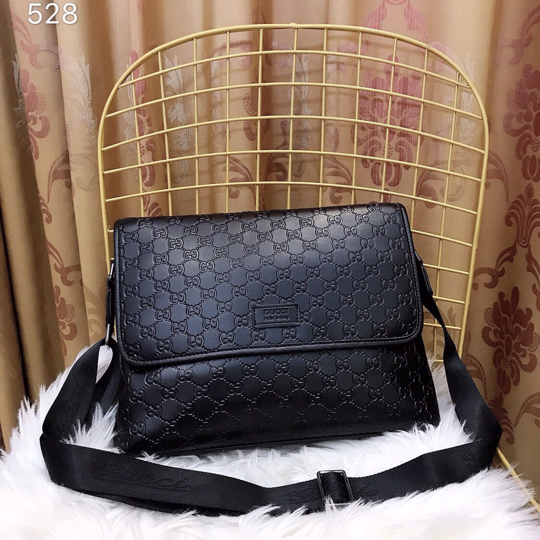 Túi xách đeo chéo nam Gucci siêu cấp màu đen dập logo nắp gập TNGC13