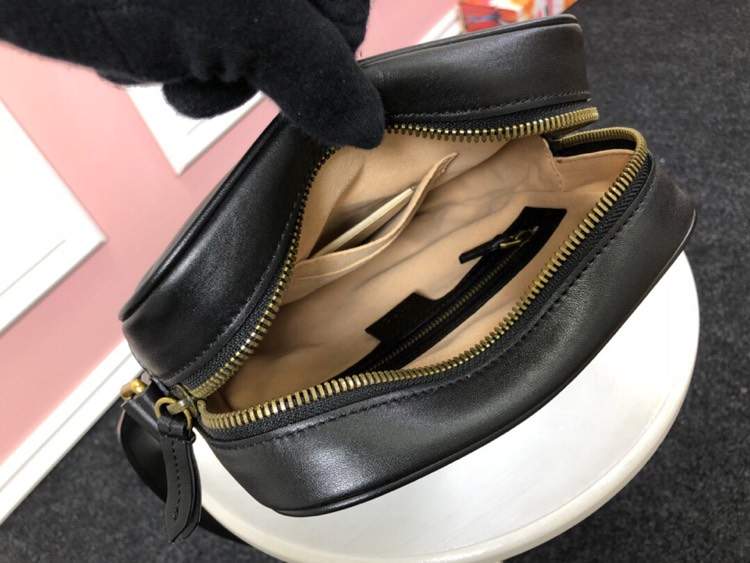 Túi xách đeo chéo Gucci siêu cấp nam màu đen họa tiết lượn sóng TNGC12