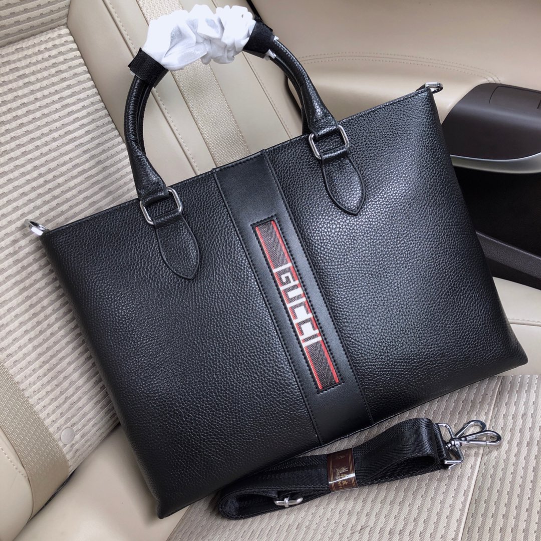 Túi xách nam Gucci siêu cấp màu đen trơn họa tiết logo giữa TNGC13