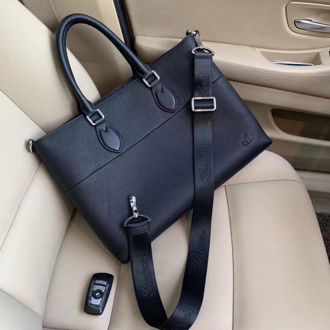 Túi xách nam Gucci siêu cấp màu đen trơn may logo giữa TXGC15