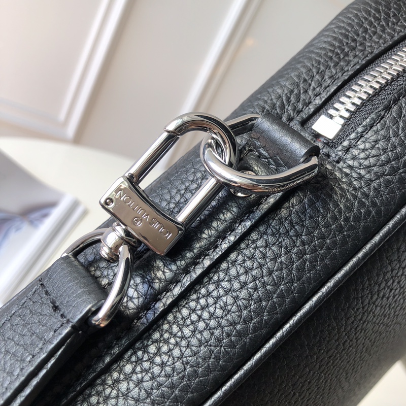 Túi xách nam Louis Vuitton siêu cấp màu đen da sần dáng hộp TXLV09