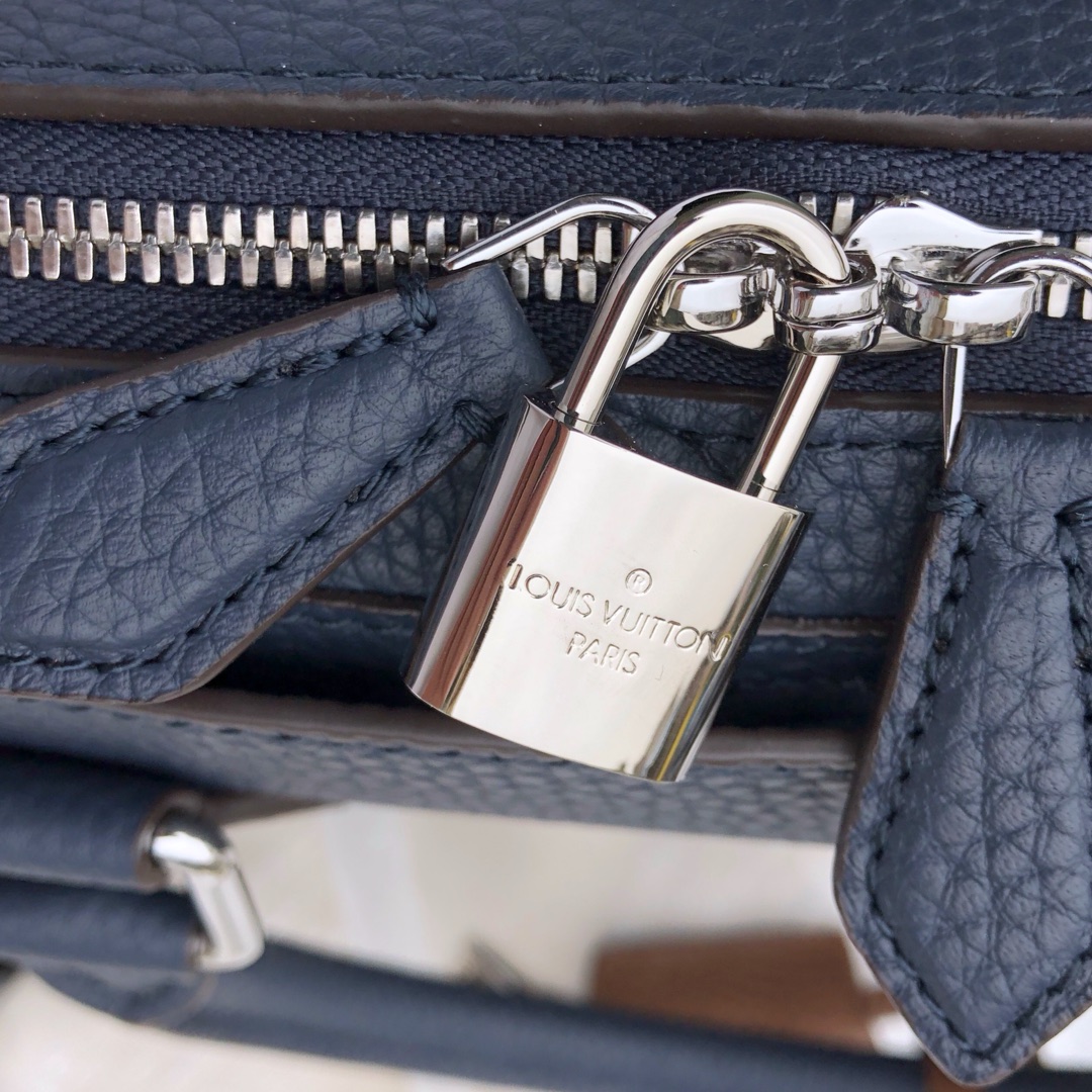 Túi xách nam Louis Vuitton siêu cấp màu đen da sần kèm khóa TXLV08
