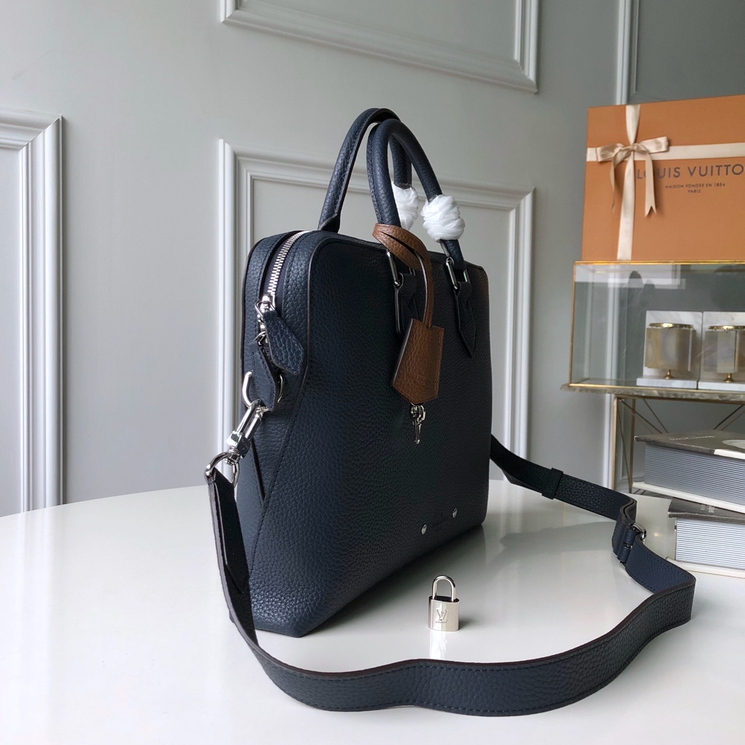 Túi xách nam Louis Vuitton siêu cấp màu đen da sần kèm khóa TXLV08