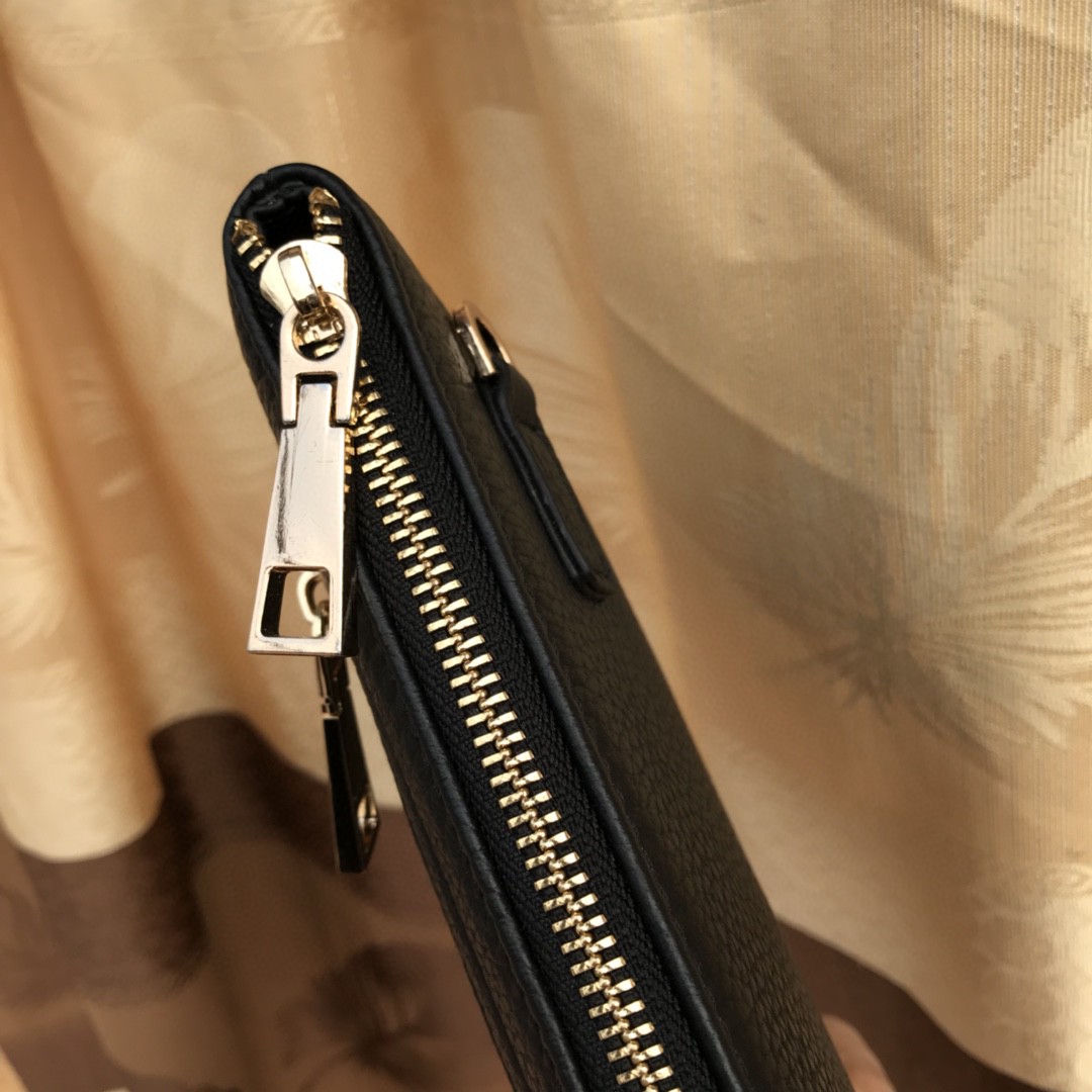 Ví Versace siêu cấp nam cầm tay da sần khóa kéo trước VNV04