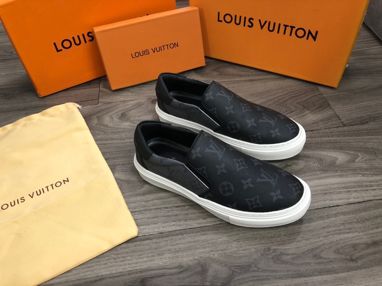 Giày lười Louis Vuitton siêu cấp họa tiết hoa đen GLLV03
