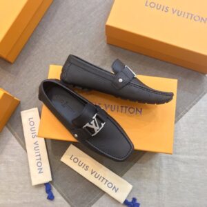 Giày lười Louis Vuitton like Au da nhăn màu đen GLLV31