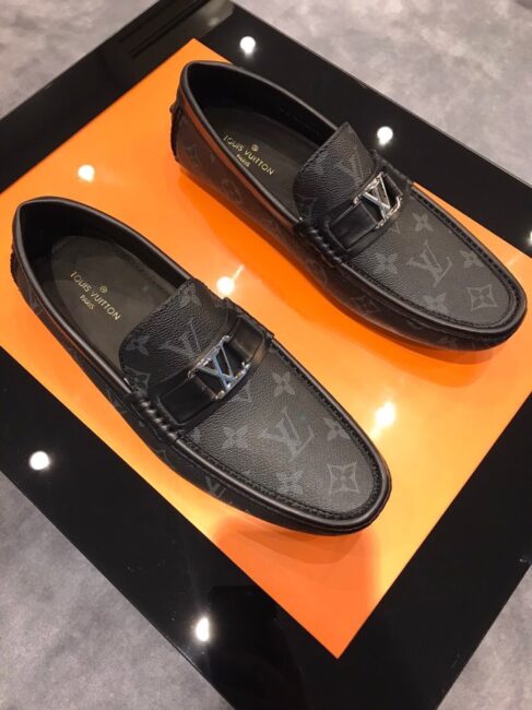 Giày lười Louis Vuitton siêu cấp họa tiết hoa sao màu đen GLLV37