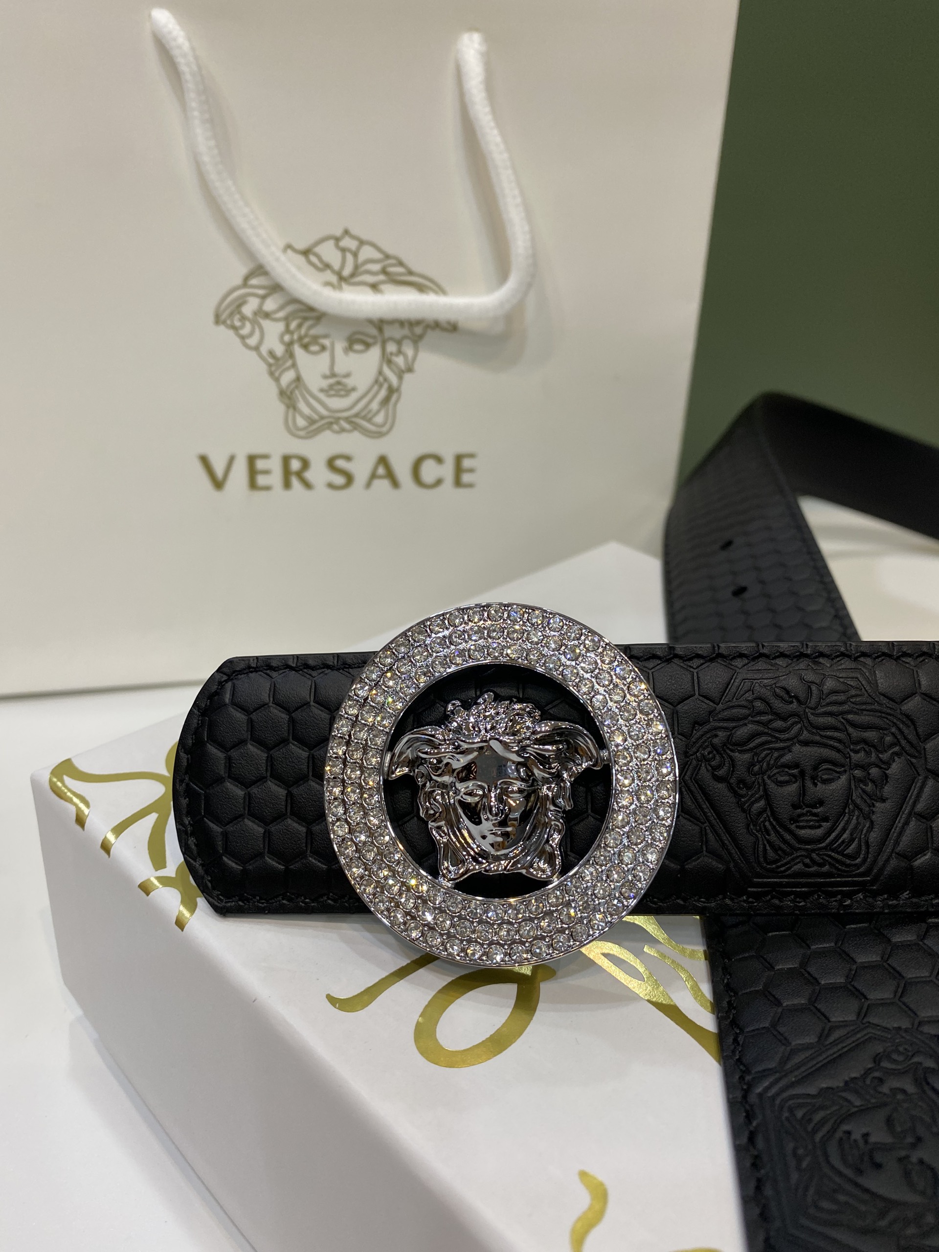 Thắt lưng nam Versace vân da rắn mặt khóa tròn đính hạt TLVS16 siêu cấp  like auth 99% - HOANG NGUYEN STORE™