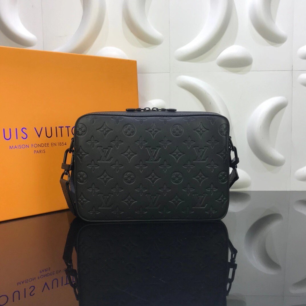 Túi đeo chéo Louis Vuitton like au hoạ tiết hoa đen dập chìm TNLV13