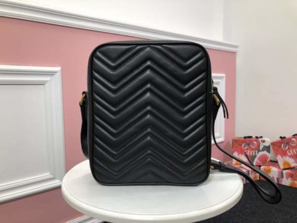 Túi xách đeo chéo Gucci siêu cấp nam màu đen họa tiết lượn sóng TNGC12