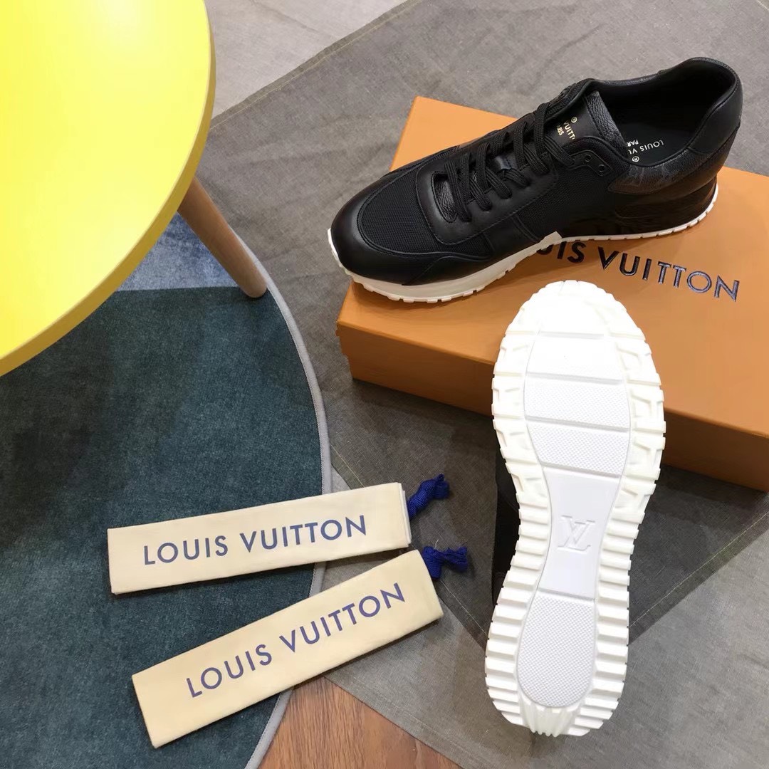 Giày nam Louis Vuitton like au họa tiết viền hoa màu đen GNLV03