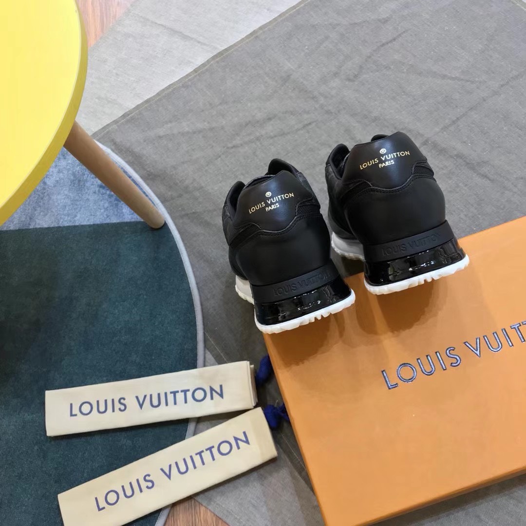 Giày nam Louis Vuitton like au họa tiết viền hoa màu đen GNLV03