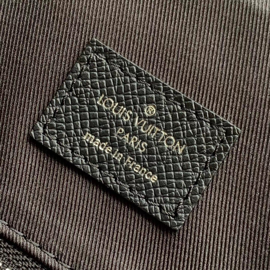 Ba lô nam Louis Vuitton Like au họa tiêt hoa đen BLLV01