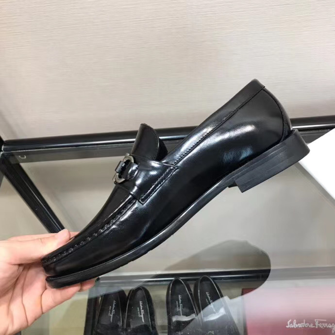 Giày lười Salvatore Ferragamo siêu cấp  họa tiết logo màu đen GNSF03