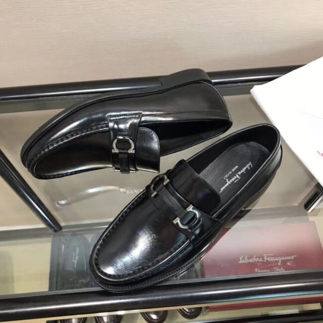 Giày lười Salvatore Ferragamo siêu cấp họa tiết logo màu đen GNSF03