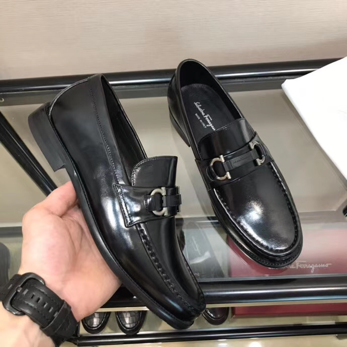 Giày lười Salvatore Ferragamo siêu cấp  họa tiết logo màu đen GNSF03