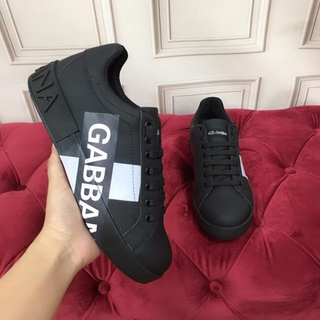 Giày nam Dolce Gabbana siêu cấp họa tiết chữ màu đen GND01