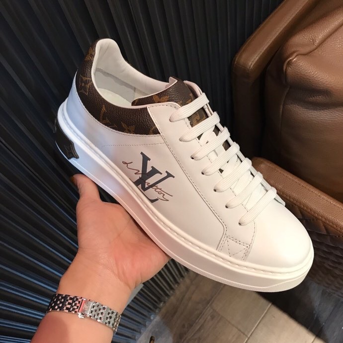 Giày Louis Vuitton sneaker họa tiết in chữ màu trắng GNLV14