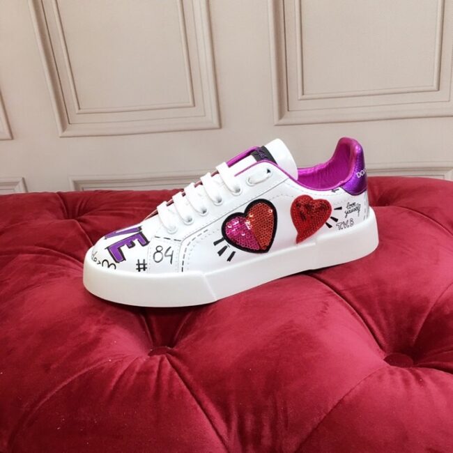 Giày sneaker Dolce Gabbana họa tiết chữ LOVE GND07