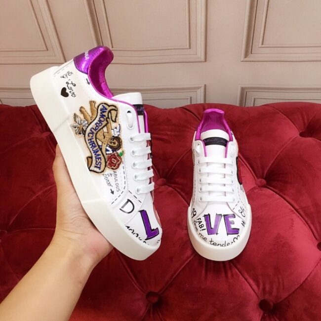 Giày sneaker Dolce Gabbana họa tiết chữ LOVE GND07