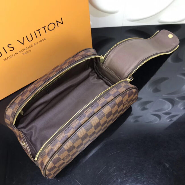 Ví nam Louis Vuitton cầm tay họa tiết caro nâu VNLV11