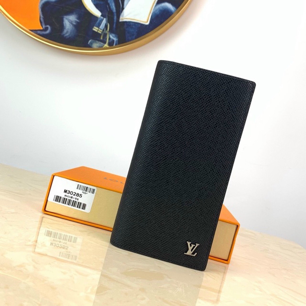 Ví nam Louis Vuitton like auth cầm tay họa tiết logo nổi VNLV18