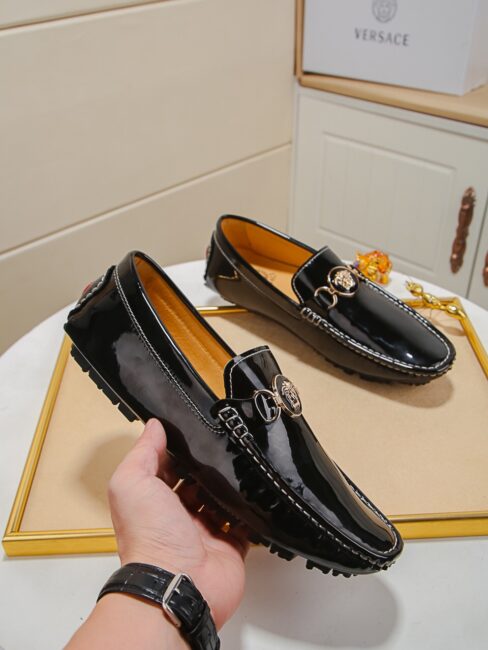 Giày lười Versace siêu cấp họa tiết da bóng màu đen GLV05