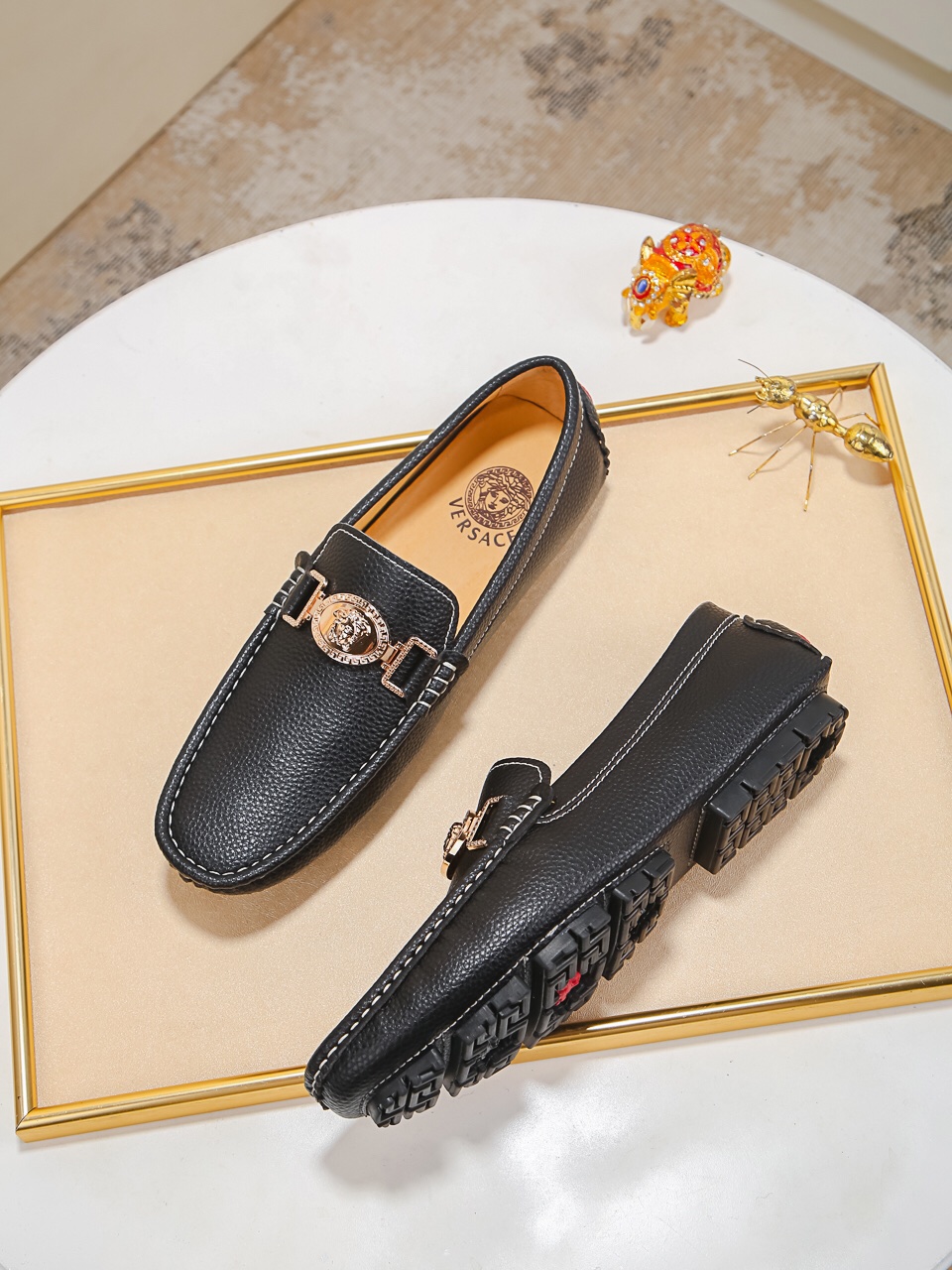 Giày lười Versace siêu cấp họa tiết da nhăn màu đen GLV06