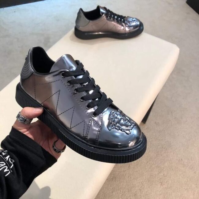 Giày nam Versace siêu cấp họa tiết logo màu xám bạc GNV08