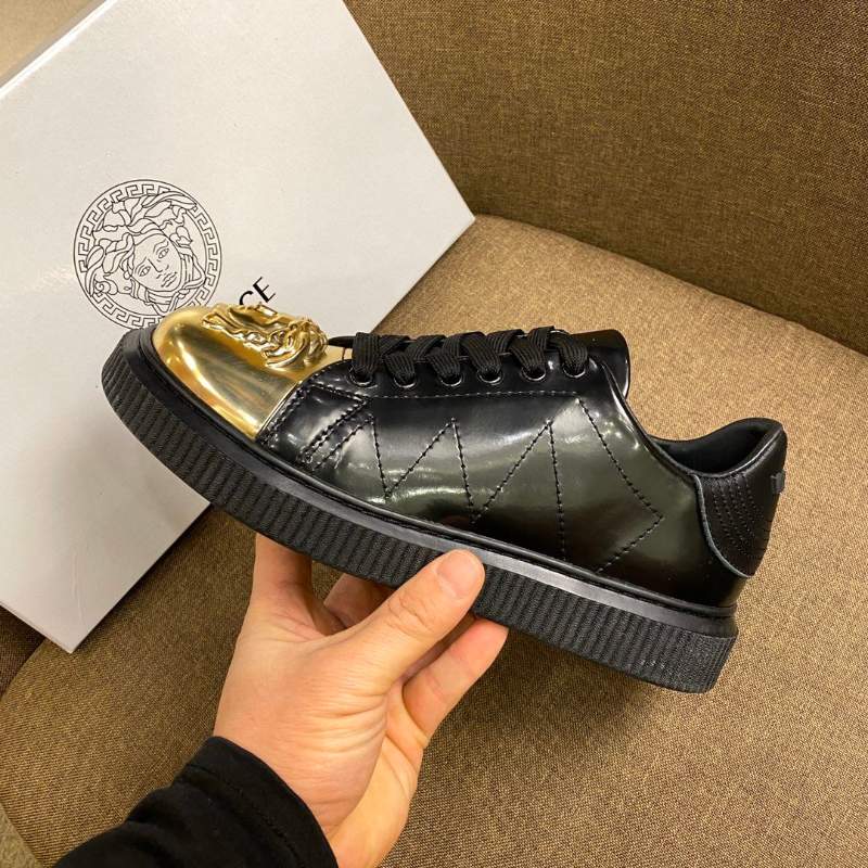 Giày nam Versace siêu cấp họa tiết logo viền vàng màu đen GNV05