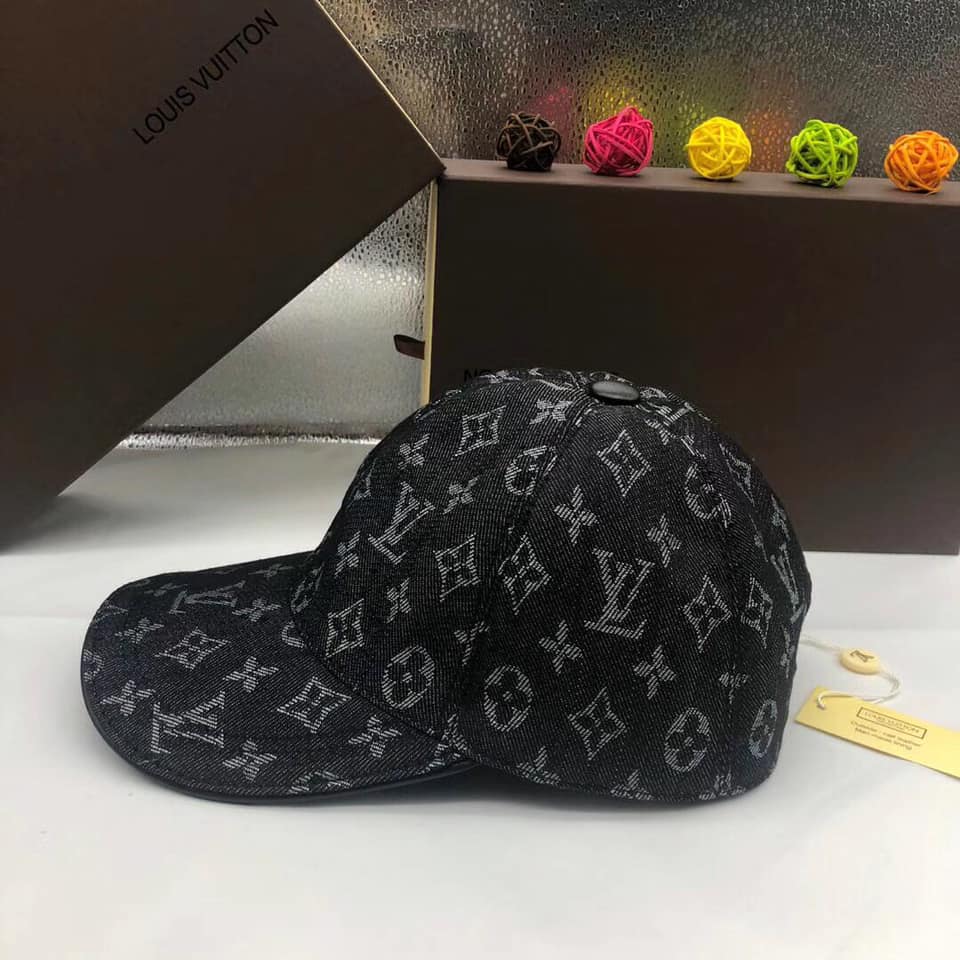Mũ Louis Vuitton nam siêu cấp họa tiết hoa đen MNLV02