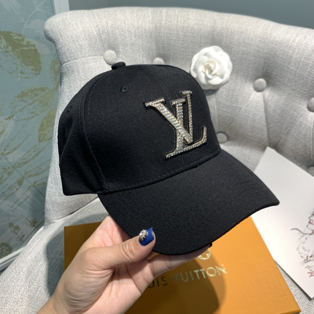 Mũ nam Louis Vuitton siêu cấp họa tiết logo đính đá MNLV03