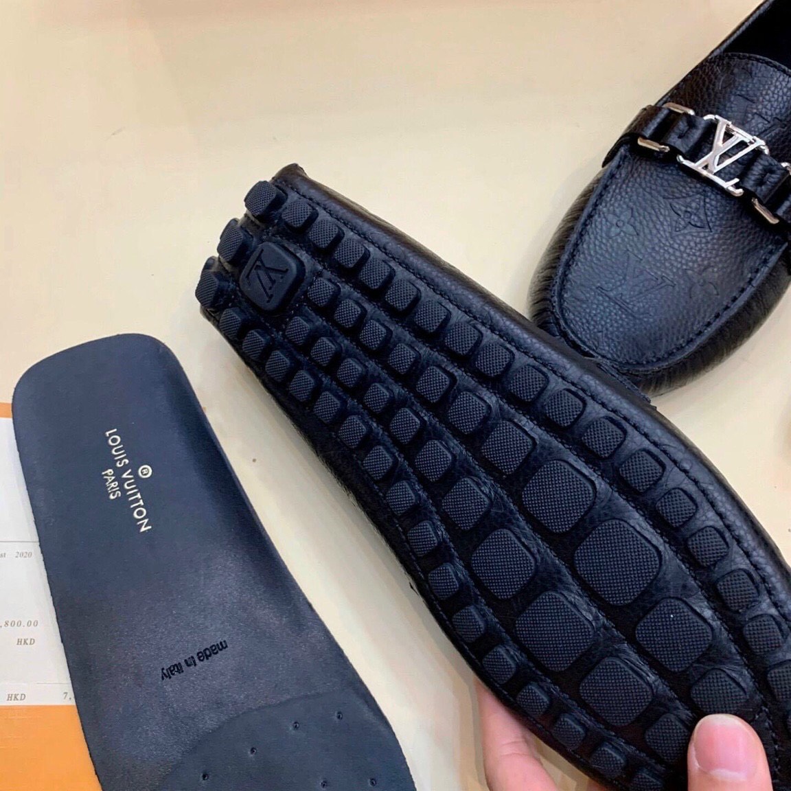 Giày lười Louis Vuitton Like Auth họa tiết dập chìm khóa logo nhỏ GLLV72