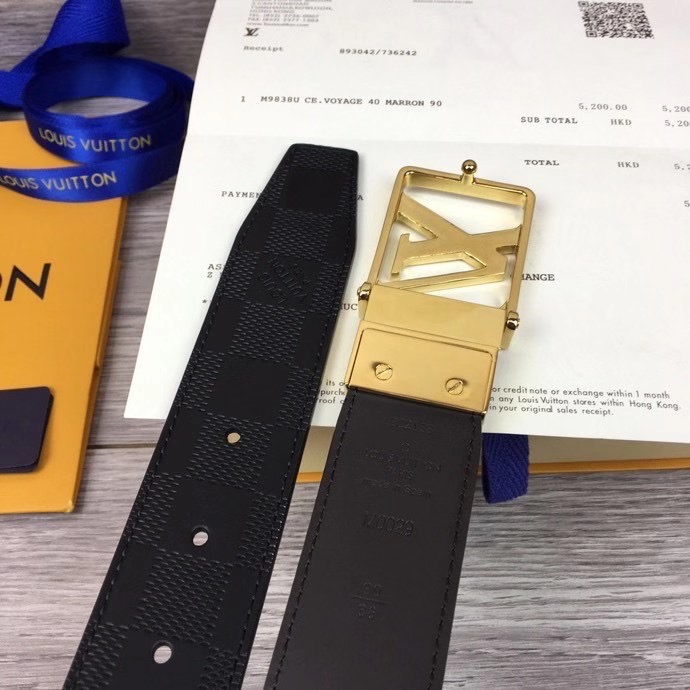 Thắt lưng Louis Vuitton hoạ tiết caro dập chìm logo lồng vàng TLLV32