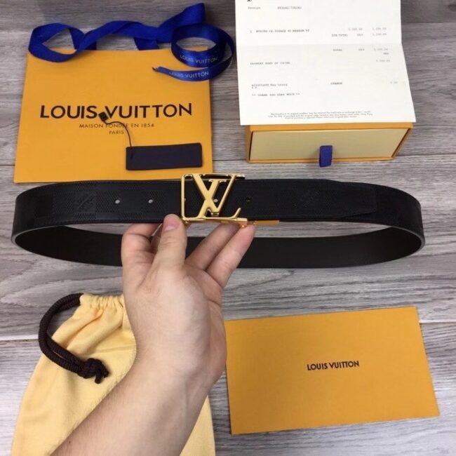 Thắt lưng Louis Vuitton hoạ tiết caro dập chìm logo lồng vàng TLLV32