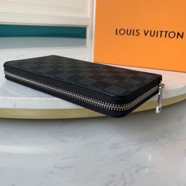 Ví nam Louis Vuitton siêu cấp cầm tay khoá kéo hoạ tiết caro đen VNLV50