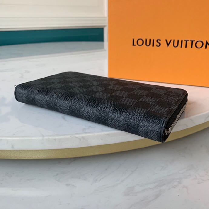Ví nam Louis Vuitton siêu cấp cầm tay khoá kéo hoạ tiết caro đen VNLV50