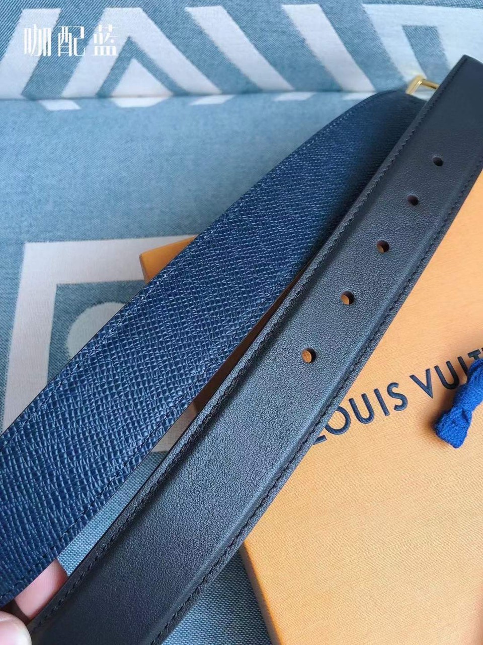 Thắt lưng Louis Vuitton like au mặt khóa kim chữ nhật viền khắc logo vàng TLLV38