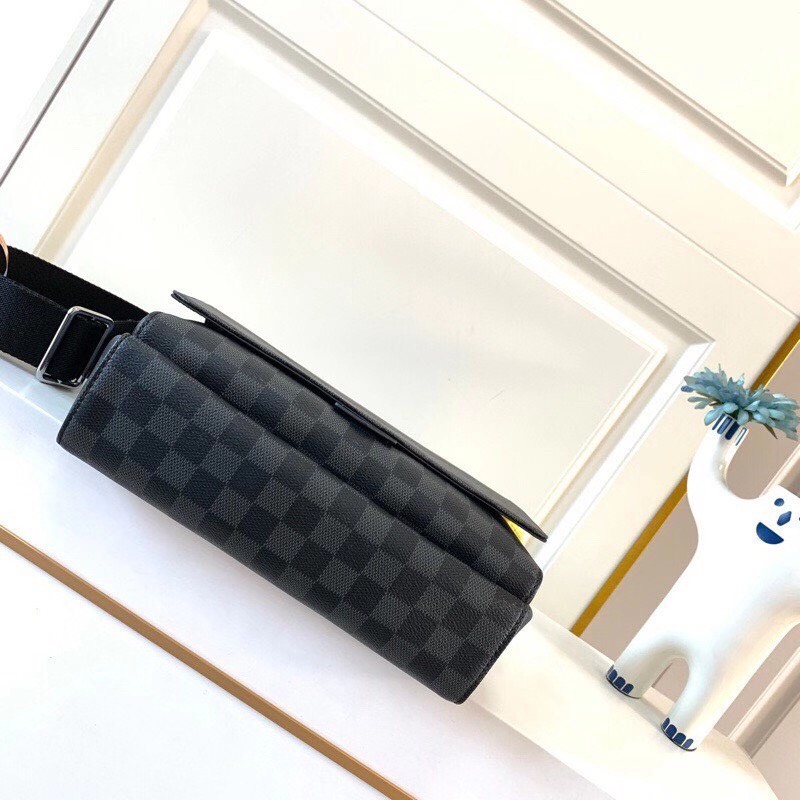 Ví nam Louis Vuitton cầm tay khoá kéo hoạ tiết hoa đen VNLV49 siêu cấp like  auth 99% - HOANG NGUYEN STORE™