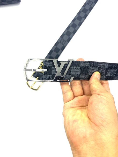 Thắt lưng Louis Vuitton nam siêu cấp hoạ tiết logo lồng khoá kim TLLV44
