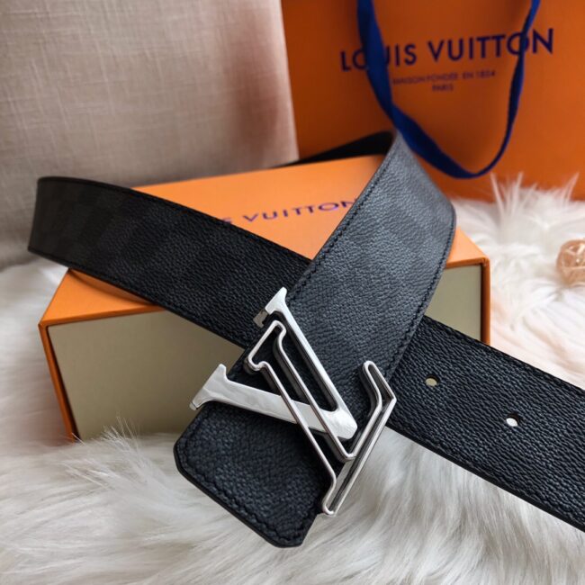 Thắt lưng nam Louis Vuitton like au hoạ tiết mặt khoá logo khuyết TLLV42