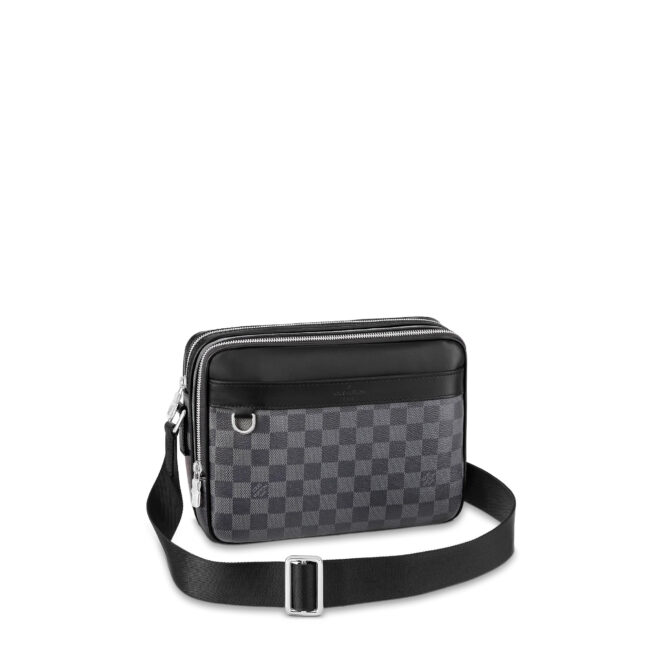 Túi đeo chéo nam Louis Vuitton màu đen dáng hộp TNLV11
