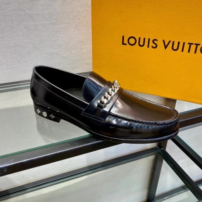 Giày lười Louis Vuitton like au đế cao da bóng họa tiết dây xích GLLV22