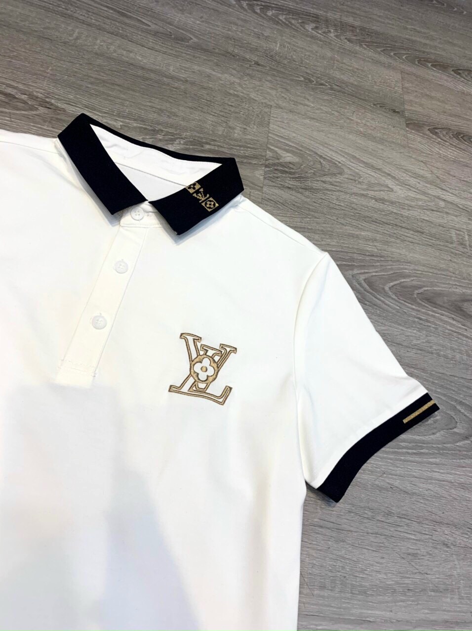 Phát hiện hàng ngàn dây lưng da Louis Vuitton áo phông nam gắn nhãn LV  giá chỉ 20000 đồngchiếc tại chợ Ninh Hiệp