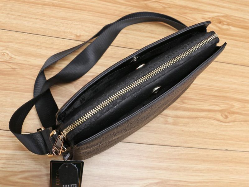 Túi đeo chéo Gucci nam màu đen họa tiết logo TNGC41